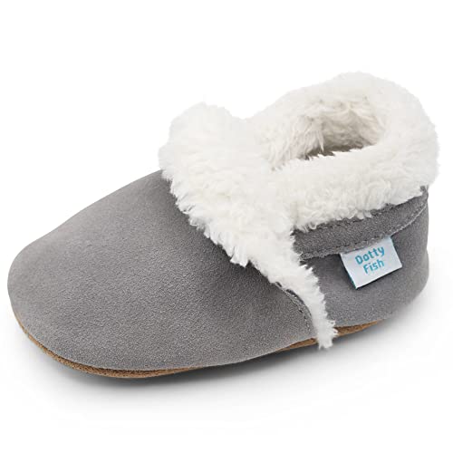 Dotty Fish Hausschuhe für Babys und Kleinkinder. Pantoffeln. Kinderschuhe. Krabbelschuh aus Wilderleder. Plüsch Warmes Fleecefutter. Grau. 2-3 Jahre (25 EU) Jungen. Mädchen von Dotty Fish