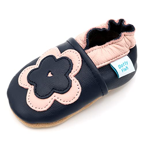 Dotty Fish Weicher Leder Krabbelschuhe Mädchen. Lauflernschuhe. Babyhausschuhe mit Wildledersohlen. Marineblau Rosa Blume. 0-6 Monate (17 EU) von Dotty Fish