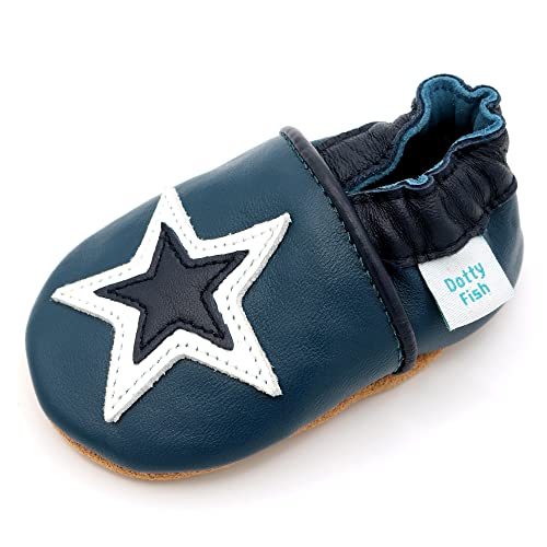 Dotty Fish weiche Leder Babyschuhe mit rutschfesten Wildledersohlen. Kleinkind Schuhe. Marineblaue und weiße Sterne. 0-6 Monate (17 EU) von Dotty Fish