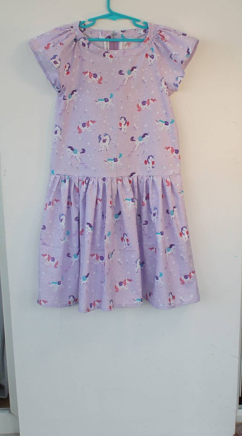 Lila Einhorn Kleid Für Ein 8 Jähriges Mädchen. Geschenkidee, Sommerkleid, Mid Season Kleid, Tellerrock von DottyBirdKidsClothes