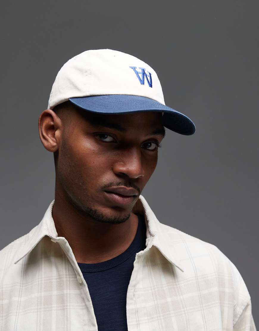 Double A By Wood Wood - Kappe in Weiß mit AA-Logo und Schirm in Kontrastfarbe von Double A by Wood Wood