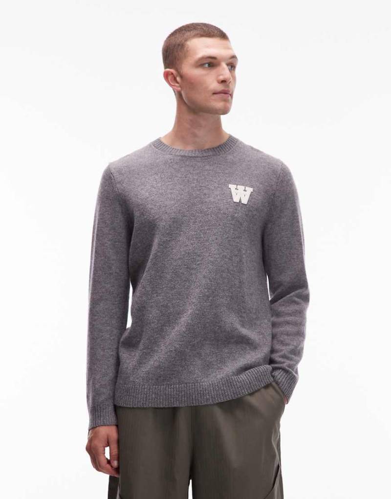 Double A by Wood Wood - Tay - Strickpullover aus Lammwolle in Hellgrau mit Logo Double A by Wood Wood - Tay - Strickpullover aus Lammwolle in Hellgrau mit Logo von Double A by Wood Wood