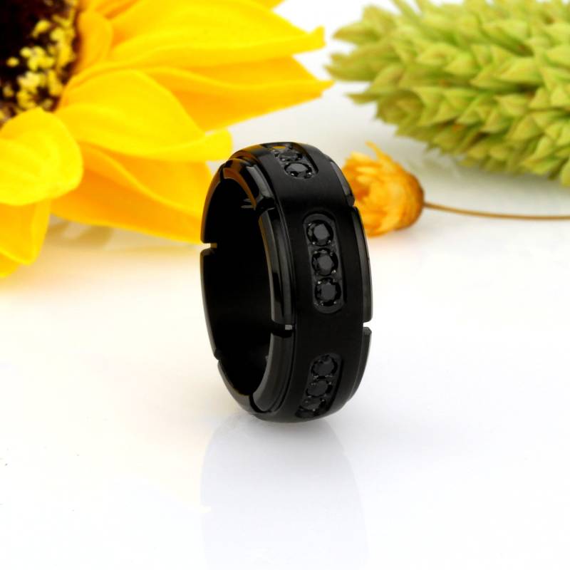 8 Mm Titan Ehering 18 Schwarze Zirkonia Cz Set Schwarz Titanring/Geschenkbox | Jdti512 von DoubleAccentJewelry