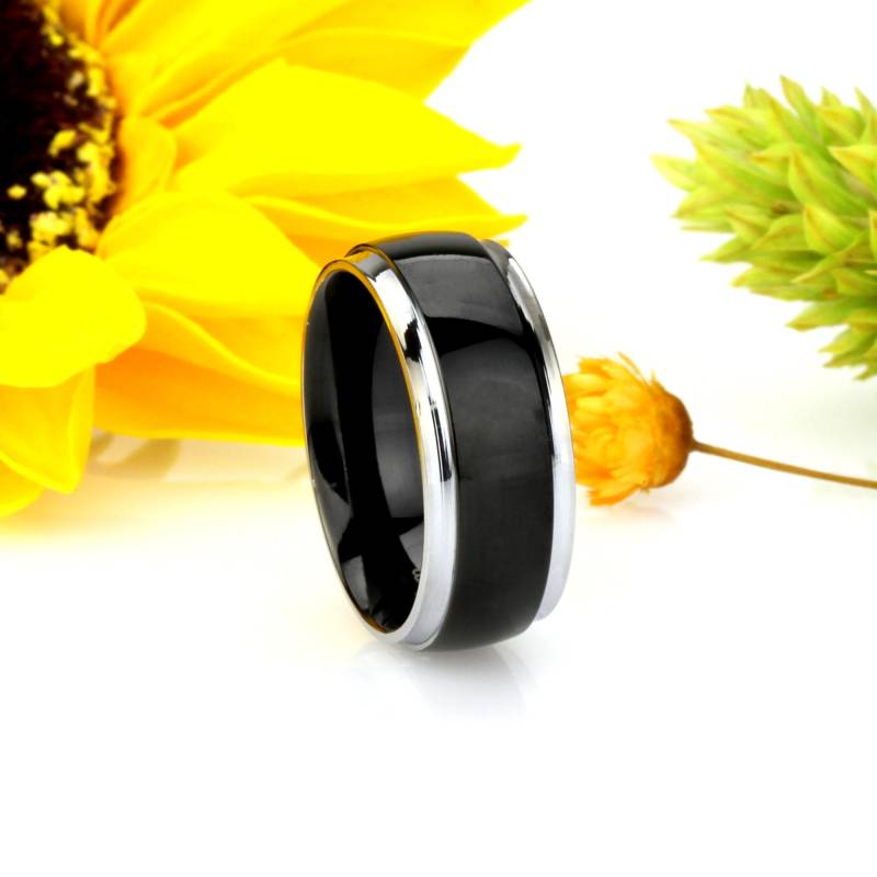 Benutzerdefinierte Gravur Männer Frauen 8 Mm Comfort Fit Titan Ehering Abgeschrägte Kanten Gewölbt Schwarz Ring(Cz403Rtt von DoubleAccentJewelry