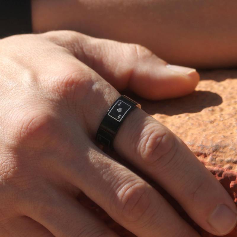 Ace-Karte Schwarz Edelstahlring 8 Mm Flach, Individuell Gravierte Ehering, Paar Versprechen Ringe von DoubleAccentJewelry