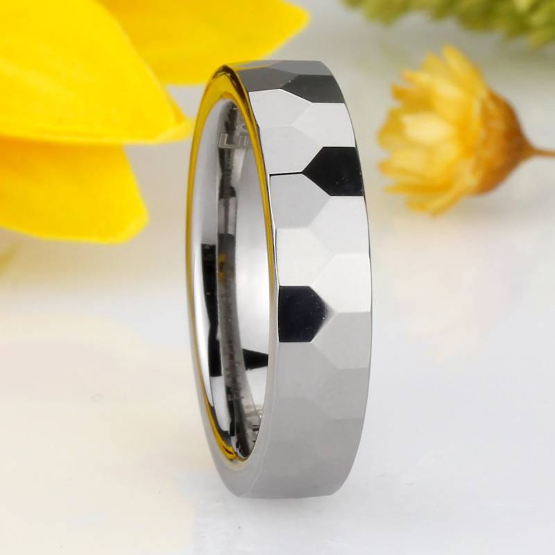 Männer Frauen Wolfram Ehering 5 Mm Facettierter Gewölbter Wolframring, Individuell Gravierte Personalisierte Ring | Ct101Rtn von DoubleAccentJewelry