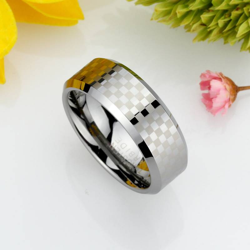 Männer Frauen Wolfram Ehering 8 Mm Checker Bord Muster Flacher Wolframring, Individuell Gravierte Personalisierte Ring | Ct110Rtn von DoubleAccentJewelry