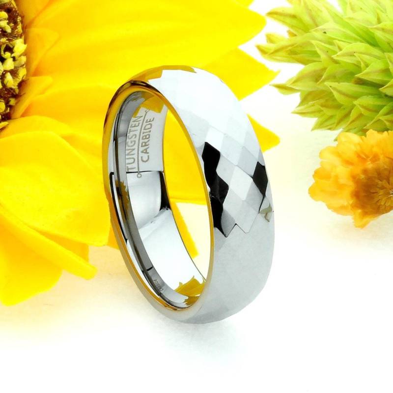 Facette Wolfram Ring Set, 6 Mm 8 Kuppel, Sie & Ihn Ringe, Individuell Graviert, Ehering von DoubleAccentJewelry