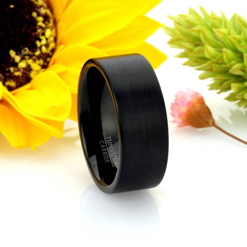 Gebürsteter Schwarzer Wolframring, 9 Mm Rohrschliff Flach, Comfort Fit, Individuell Gravierter Ehering von DoubleAccentJewelry