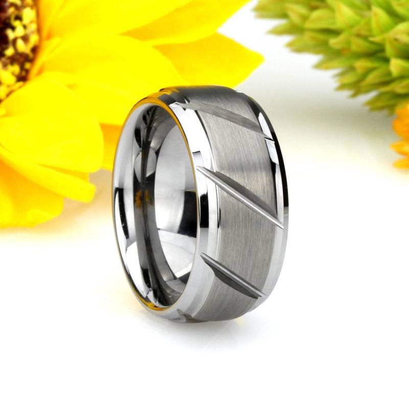 Diagonal Rillen Wolfram Ring 9 Mm Gebürstet, Comfort Fit, Individuell Graviert, Ehering von DoubleAccentJewelry