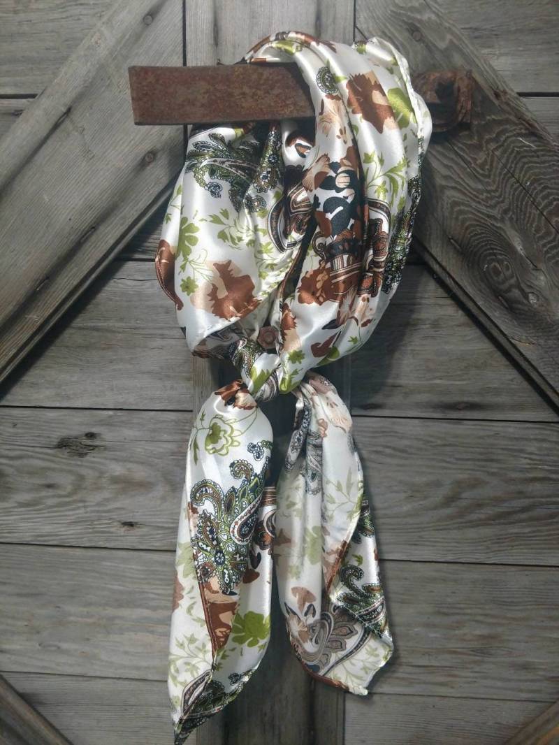 Wild Rag Floral Paisley Elfenbein Braun Und Grün Cowboy Western Halstuch Bandana Von Double B Rags von DoubleBWildRags