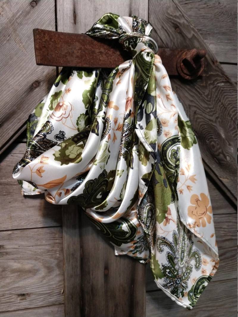 Wild Rag Grün Elfenbein Blumen Paisley Western Cowboy Halstuch Bandana Von Double B Rags von DoubleBWildRags