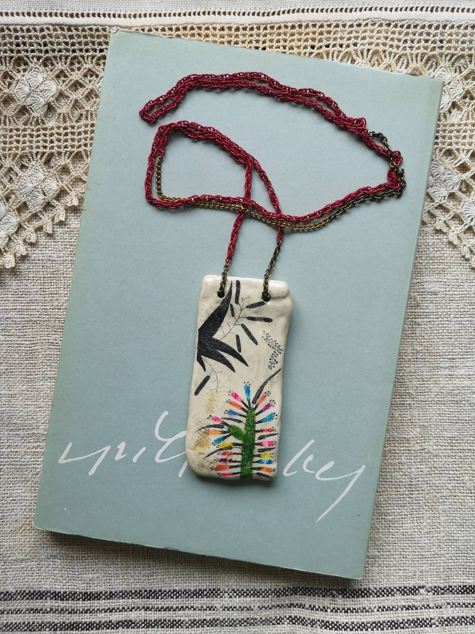 Pflanzen Halskette, Blume Anhänger, Natur, Bleistift Zeichnung, Wald, Rote Kette, Grün, Blatt, Geometrisch, Luft Trockener Ton, Handgemachter Schmuck von DoubleFoxStudio