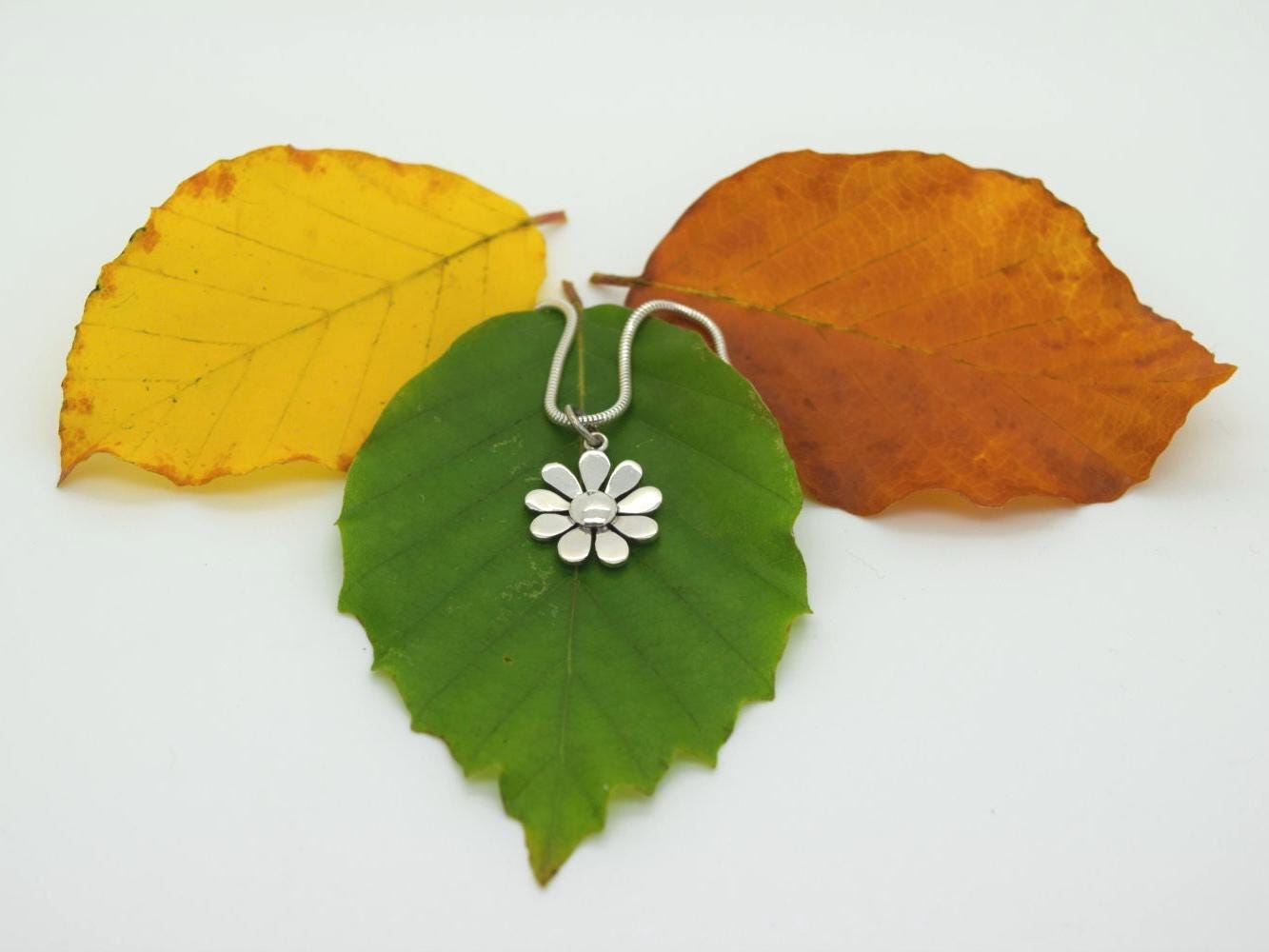 Cornish Daisy Anhänger - Handgefertigte Douglas Douglasie von DougHughesJewellery