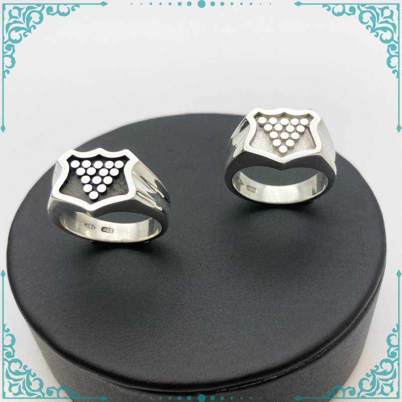 Handgemachter Siegelring Aus Massivem Silber Cornish Bezant - Douglas Design Handgemachter Siegelring Aus Massivem Silber Cornish Bezant - Douglas Design von DougHughesJewellery