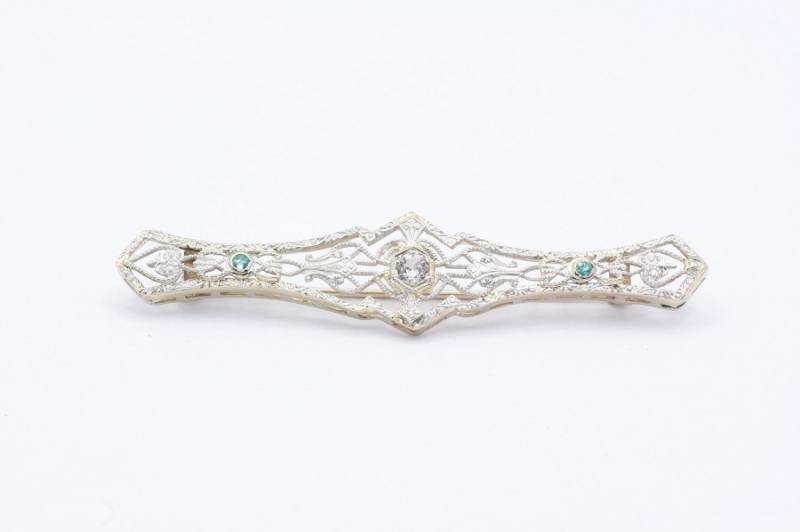 Art Deco Smaragd & Weißer Topas Pin Brosche 14K Weißgold Art Deco Smaragd & Weißer Topas Pin Brosche 14K Weißgold von DouglasJewelers