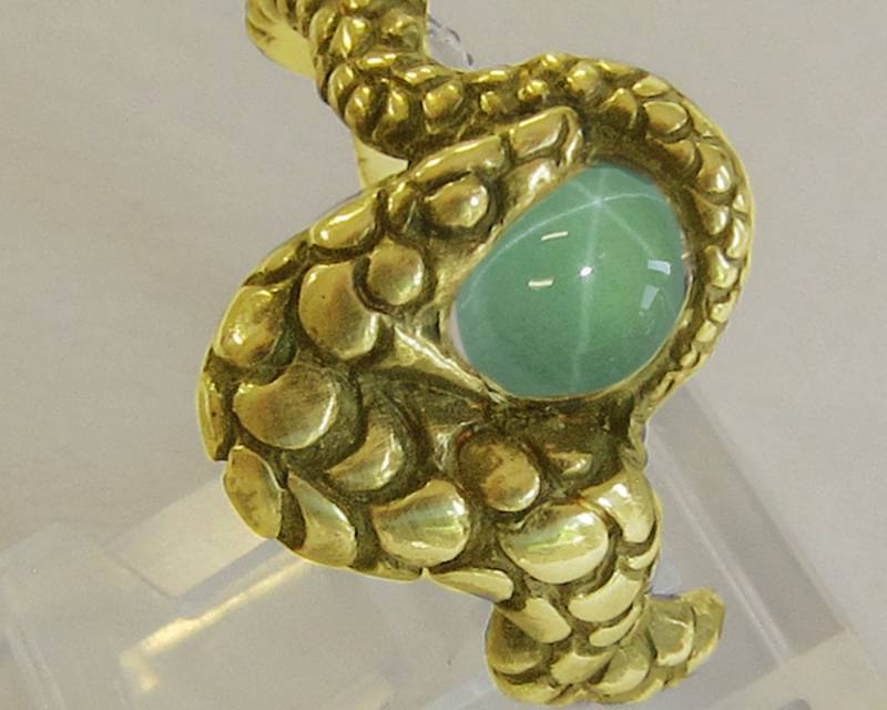 Halbmondförmiger Schlangenring Mit Stern von DouglasRandallDesign