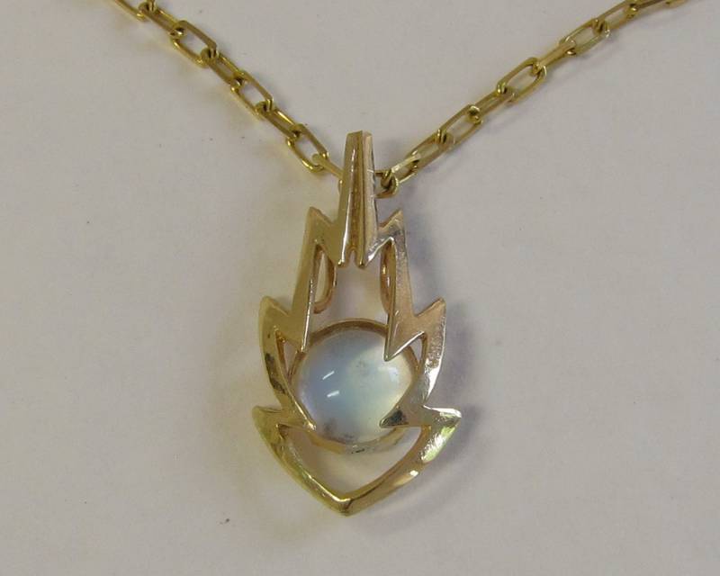 Zeus' Nacht | Ein Korb Voller Blitze, Der Einen Wunderschönen Mondstein Hält von DouglasRandallDesign