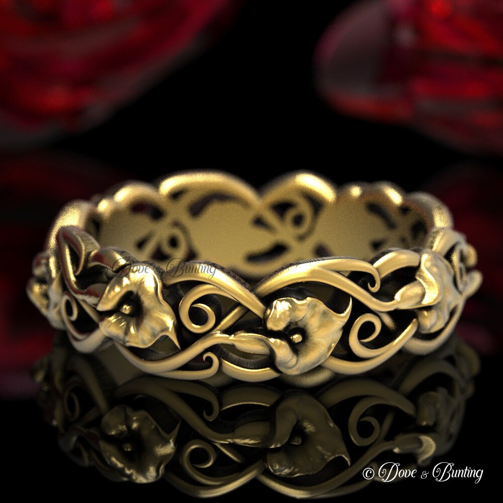 Calla Lilie Ehering, Gold Jugendstil Ring, Zarter Ehering Mit Lilie, Floraler Blumen 1466 von DoveAndBunting