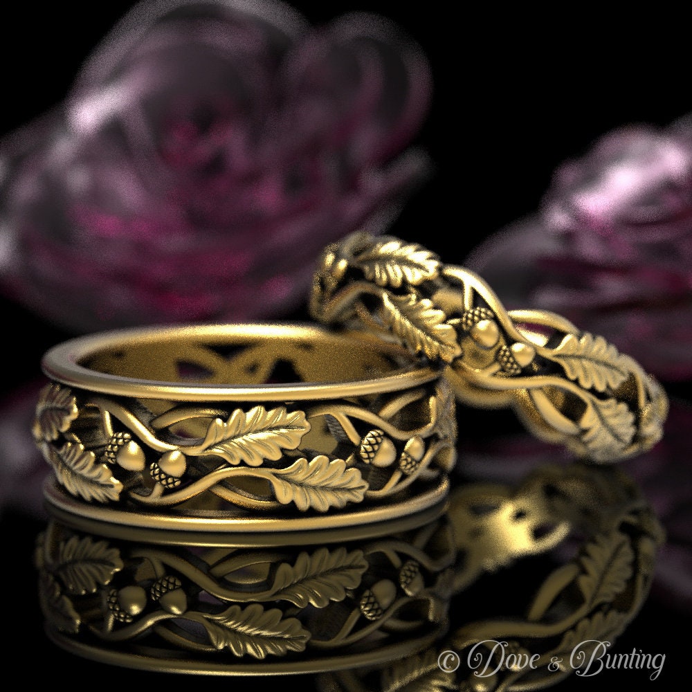 Gold-Eichen-Ring-Set, Passende Ringe Für Sie, Goldbaum-Eheringe, Passendes Gold-Hochzeits-Set, Natur-Ring-Set, 1540 1647 von DoveAndBunting