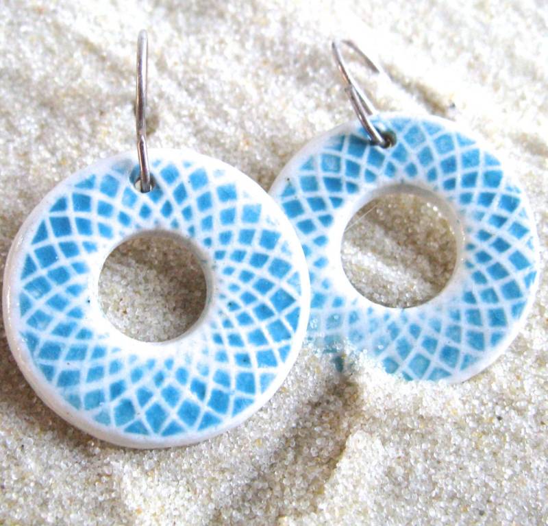Porzellan-Creolen in Türkis & Weiß - Spirograph Ohrringe Kostenloser Versand Porzellan-Creolen in Türkis & Weiß - Spirograph Ohrringe Kostenloser Versand von DovecoteCeramics