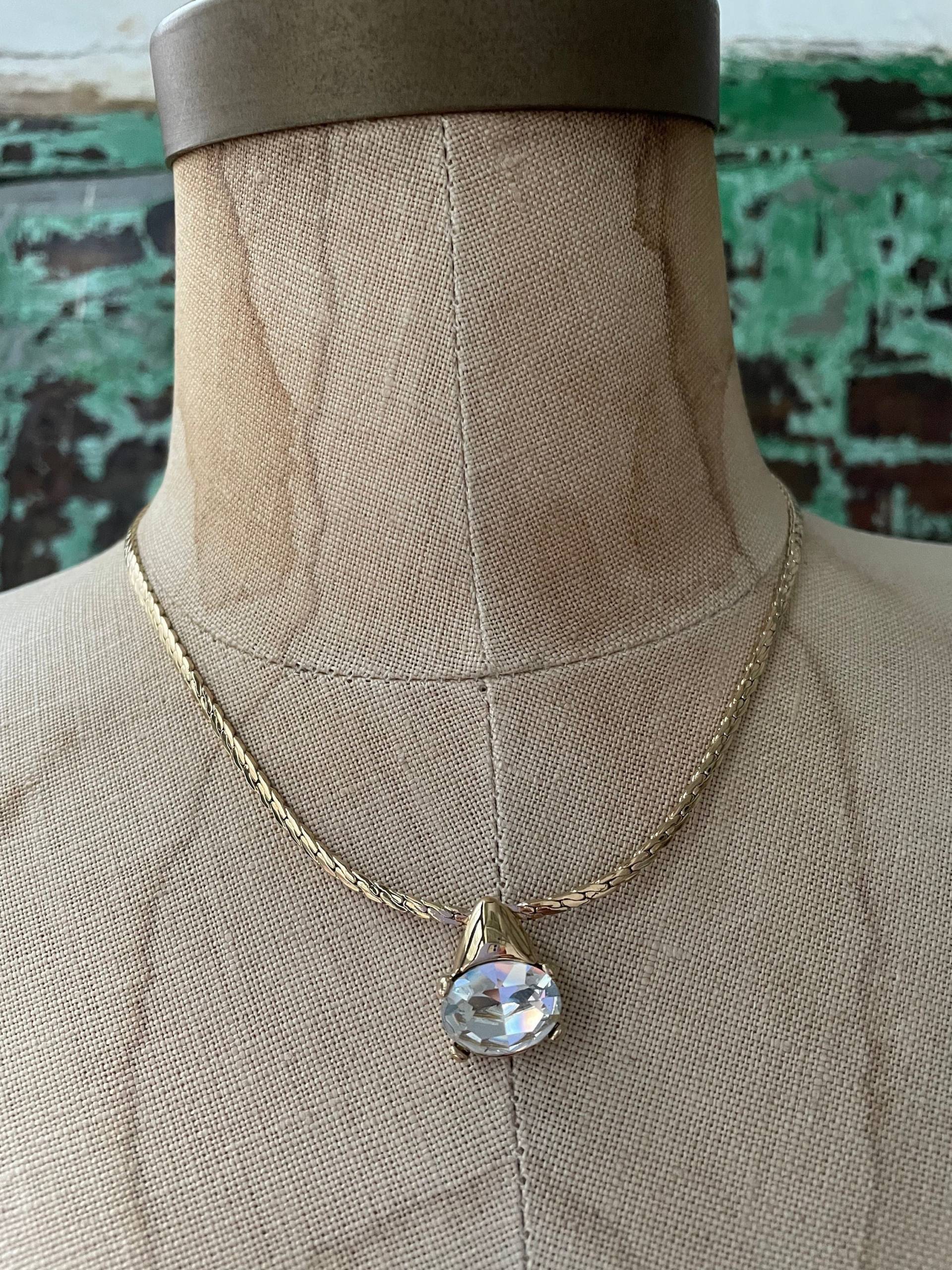 Vintage Nos Vergoldete Facettierte Offene Klare Kristall Anhänger Kette Kragen Halskette 80Er Jahre Oval Glas Cabochon Juwel 17 "Oder 43 cm Vintage Nos Vergoldete Facettierte Offene Klare Kristall Anhänger Kette Kragen Halskette 80Er Jahre Oval Glas Cabochon Juwel 17 "Oder 43 cm von DovimaBCN