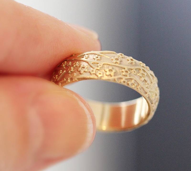 Blumenmuster Hochzeit Band Gelb Solid Gold/Frauen Ring Kirschblüten Halb Rund 14K von DownToTheWireDesigns