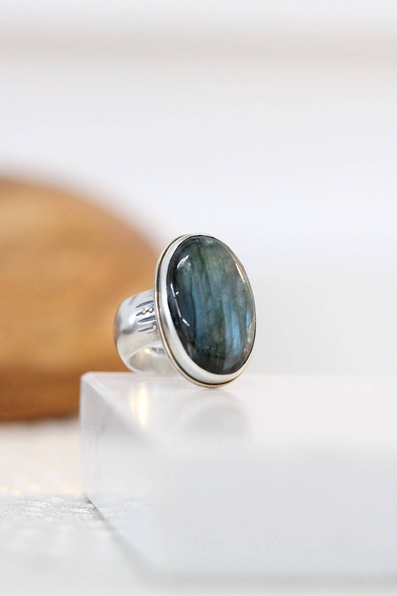 Labradorit Cocktail Ring/Großer Edelstein Statement Kunst Oval Länglicher Aus Sterling Silber - Wählen Sie Ihren Stein von DownToTheWireDesigns