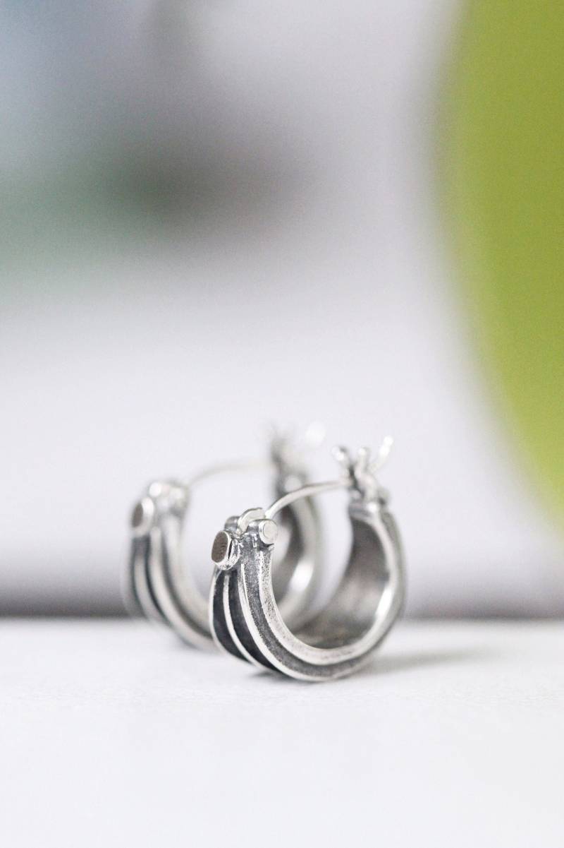 sterling Silber Huggie Hoop Ohrringe, Doppel Split Design von DownToTheWireDesigns