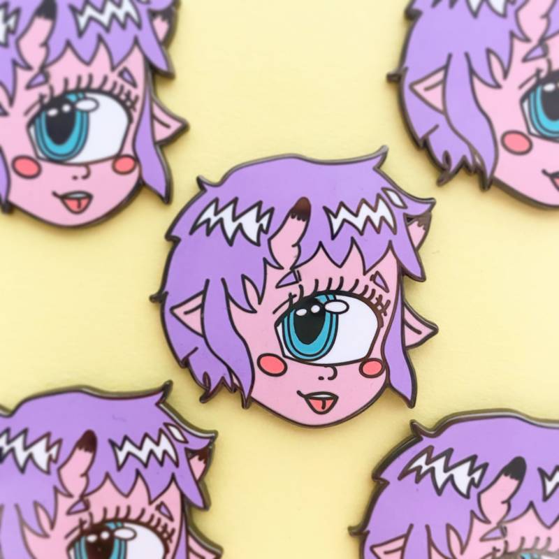 Mata Zyklop Mädchen Pin von DozyGalaxy