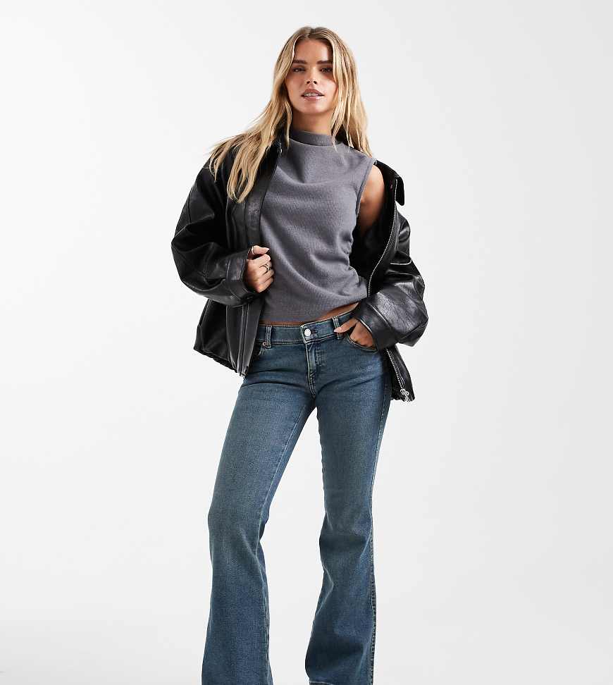 Dr. Denim Petite - Kily - Bootcut-Jeans in dunkler indigoblauer Waschung mit niedriger Taille von Dr Denim Petite