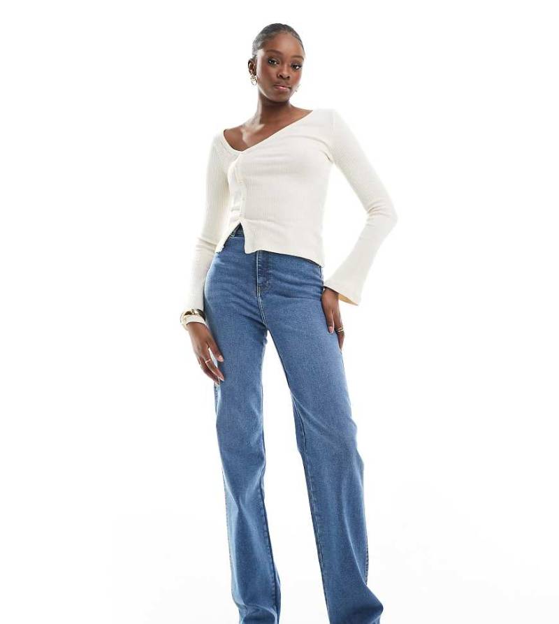 Dr. Denim Tall - Moxy - Gerade geschnittene Jeans in Cape Sky-Waschung mit abgenutztem Saum-Blau von Dr Denim Tall