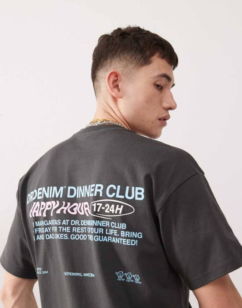 Dr Denim - Trooper - Locker geschnittenes T-Shirt in dunklem Anthrazit mit „Happy Hour"-Rückenprint-Grau von Dr Denim