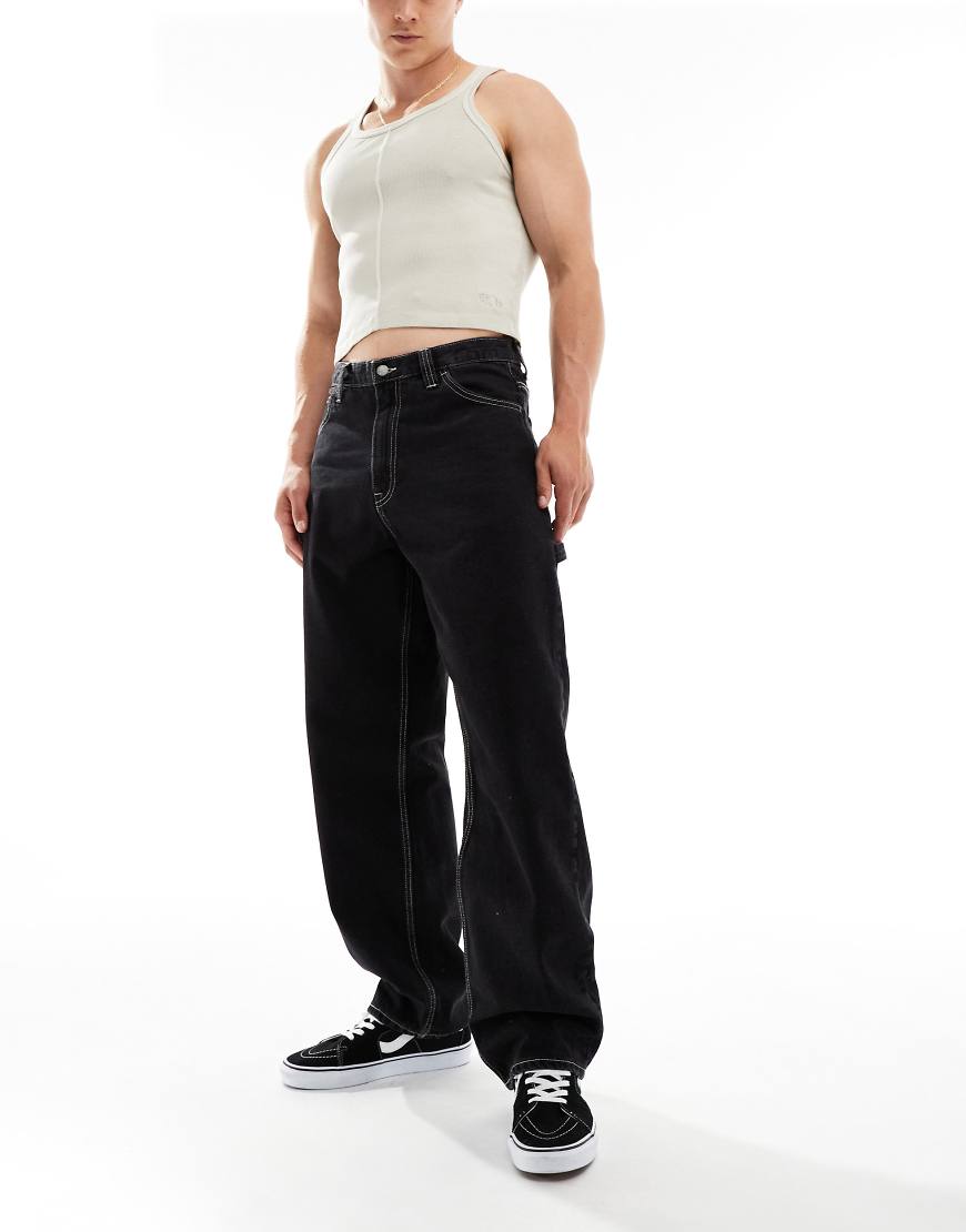 Dr. Denim - Colt Worker - Sehr locker geschnittene Jeans mit mittelhohem Bund in schwarzer Kontrast-Waschung im Used-Look Dr. Denim - Colt Worker - Sehr locker geschnittene Jeans mit mittelhohem Bund in schwarzer Kontrast-Waschung im Used-Look von Dr Denim