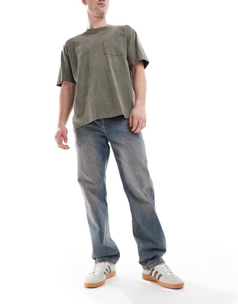 Dr. Denim - Dash - Jeans in Stray Sky Peach-Waschung mit Zierrissen und normalem, geradem Schnitt-Blau von Dr Denim