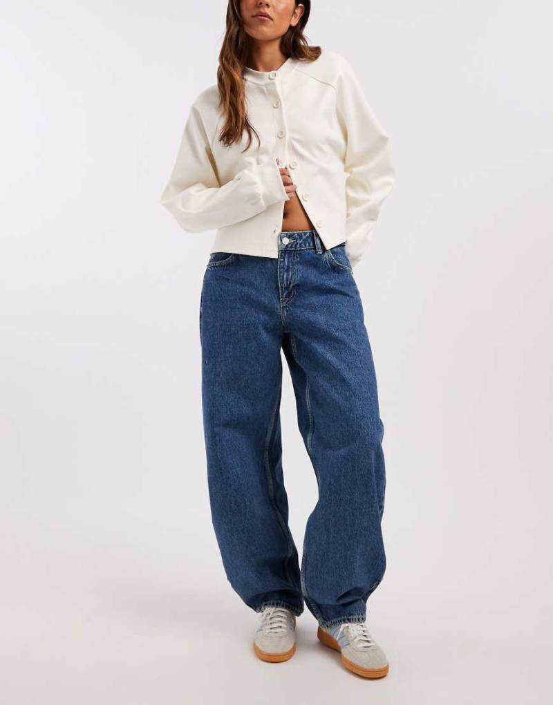 Dr. Denim - Nanci - Barrel-Leg-Jeans in verwaschenem Mittelblau mit mittelhohem Bund von Dr Denim