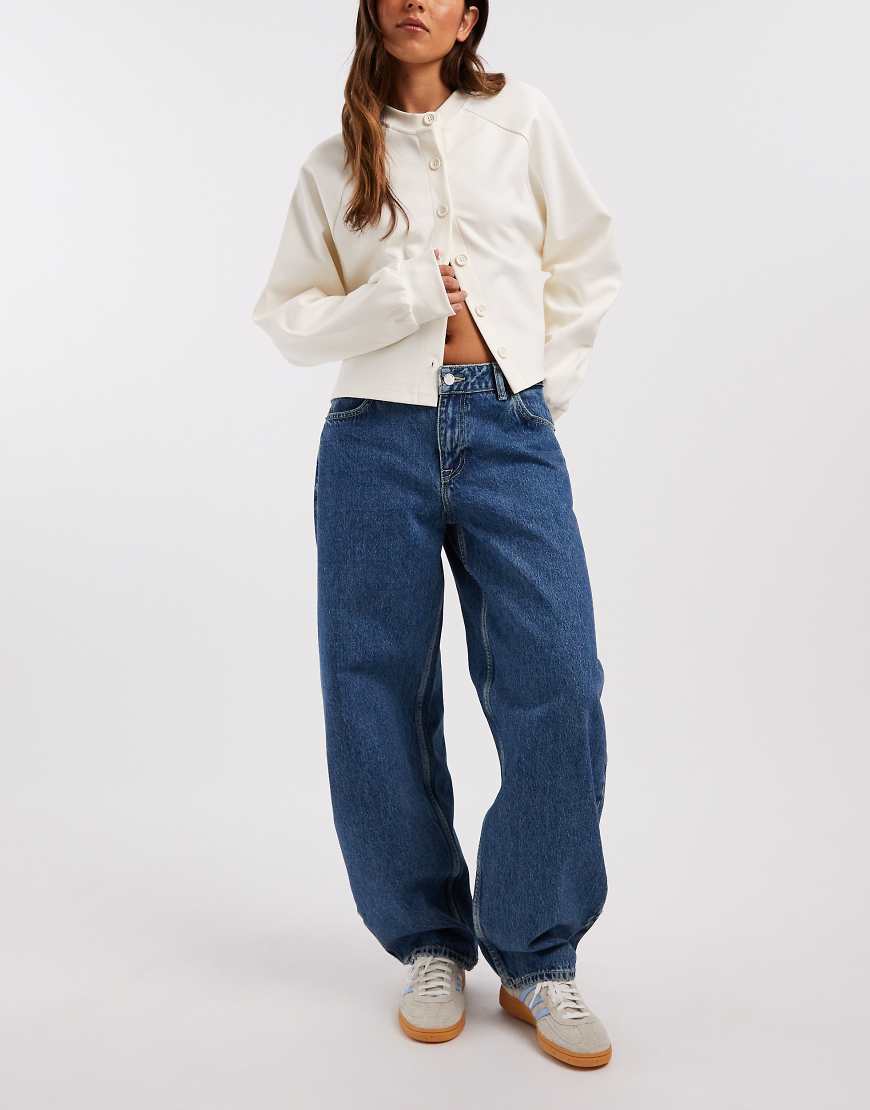 Dr. Denim - Nanci - Barrel-Leg-Jeans in verwaschenem Mittelblau mit mittelhohem Bund von Dr Denim