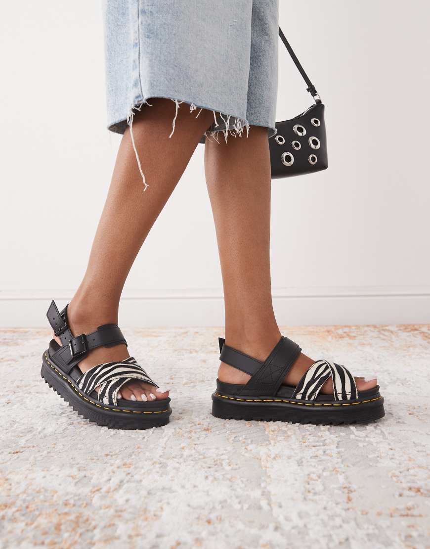 Dr Martens - Voss II - Sandalen mit Zebramuster-Schwarz Dr Martens - Voss II - Sandalen mit Zebramuster-Schwarz von Dr Martens
