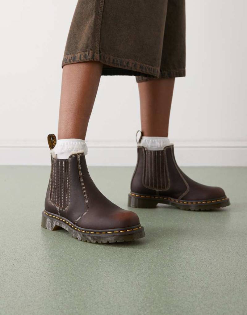 Dr. Martens - 2976 Leonore - Chelsea Boot in Dunkelbraun von Dr Martens