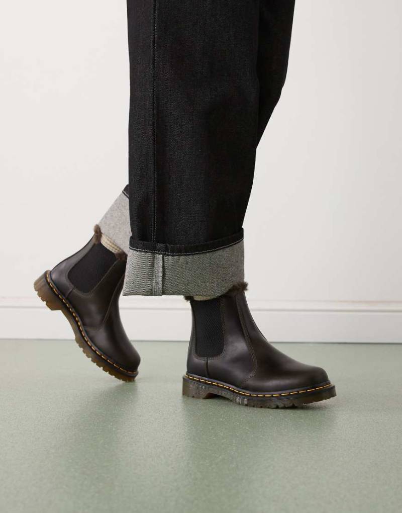 Dr. Martens - 2976 Leonore - Chelsea-Stiefel in kräftigem Braun mit Kunstpelzfutter-Brown von Dr Martens