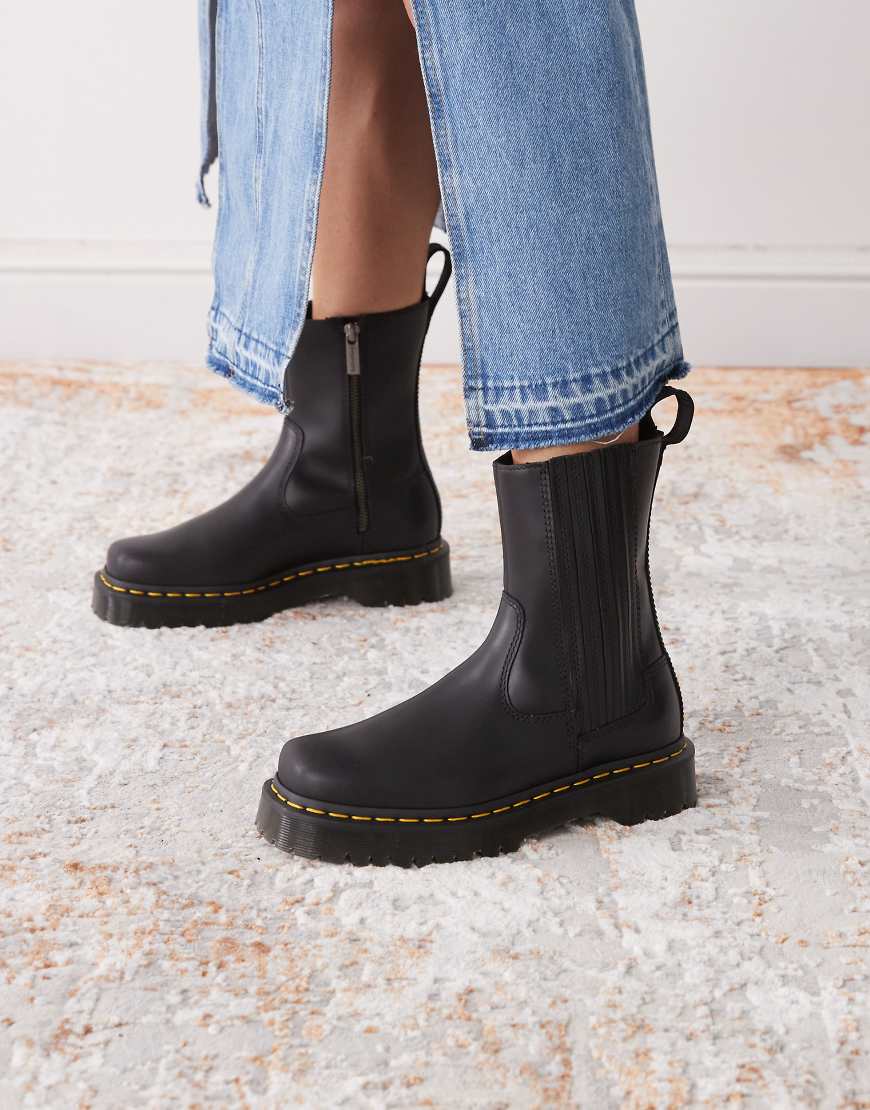 Dr. Martens - Amaayah Lo - Stiefel zum Reinschlüpfen aus Leder in Schwarz Dr. Martens - Amaayah Lo - Stiefel zum Reinschlüpfen aus Leder in Schwarz von Dr Martens