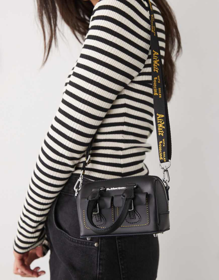 Dr. Martens - Kleine Tasche in Schwarz mit Tragegriff und Kontrastnähten von Dr Martens