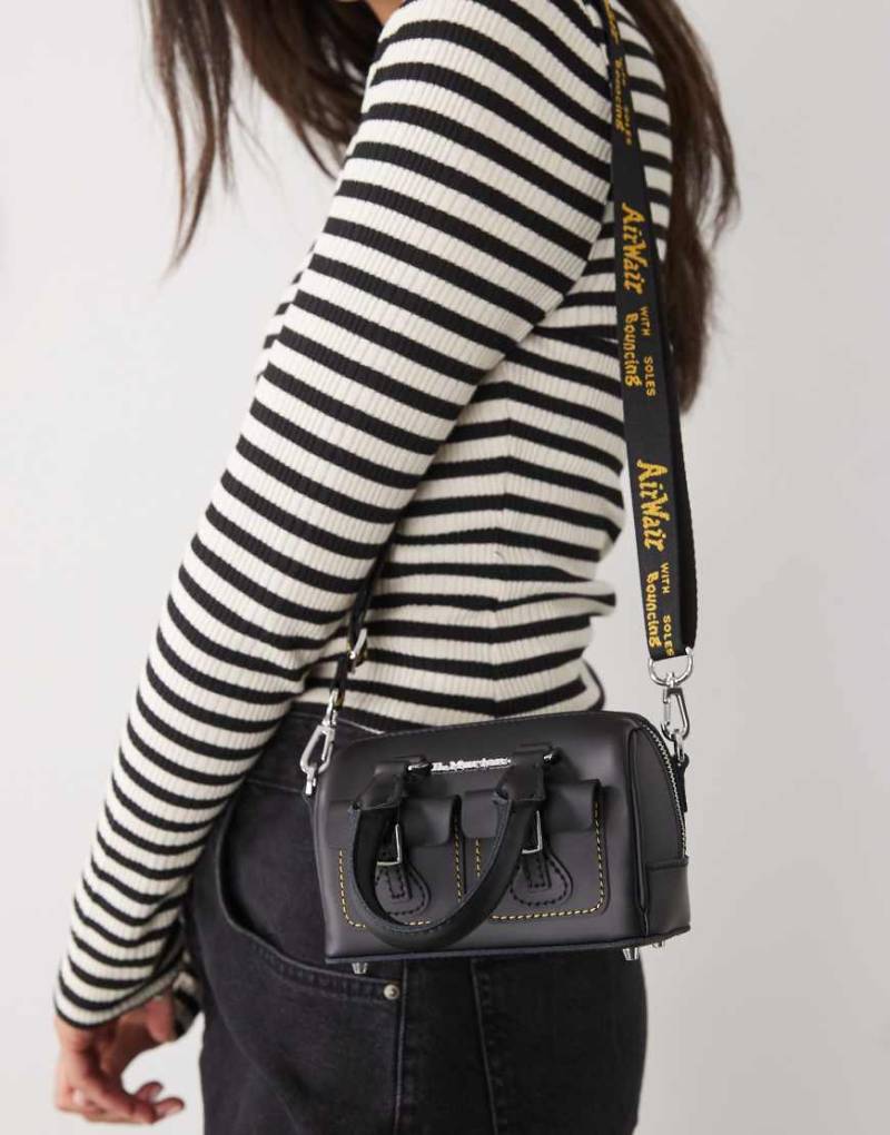 Dr. Martens - Kleine Tasche in Schwarz mit Tragegriff und Kontrastnähten von Dr Martens