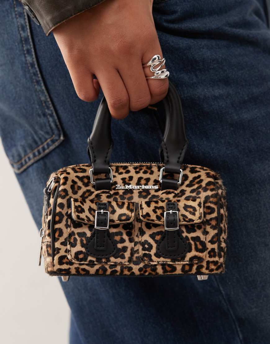 Dr. Martens - Kleine Tasche mit Tragegriff oben und Kunstfelldetail mit Leopardenmuster-Bunt von Dr Martens
