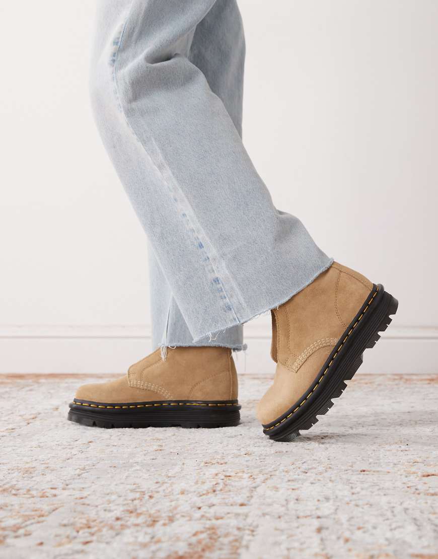 Dr. Martens - ZebZag - Schnürsenkellose Stiefel aus Wildleder in der Farbe Savannah Tan-Brown von Dr Martens