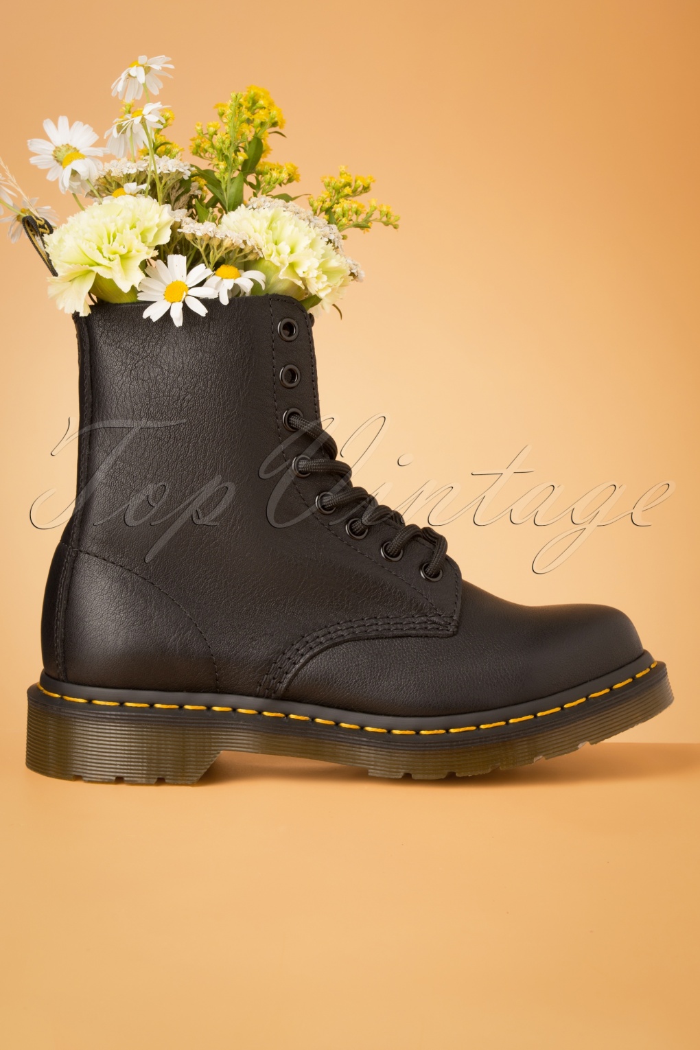 1460 Virginia Stiefeletten in Schwarz von Dr. Martens