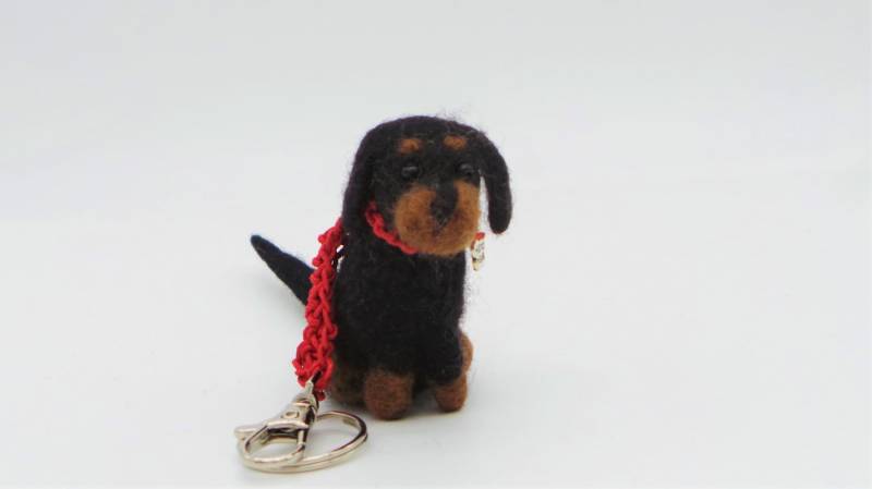 Schlüssel-Anhänger Schwarzer Dackel. Taschenanhänger Für Hundebesitzer, Glücksbringer, Talisman, Rauhaardackel, Geschenk Dackelfreund von Drachekreativverfilz