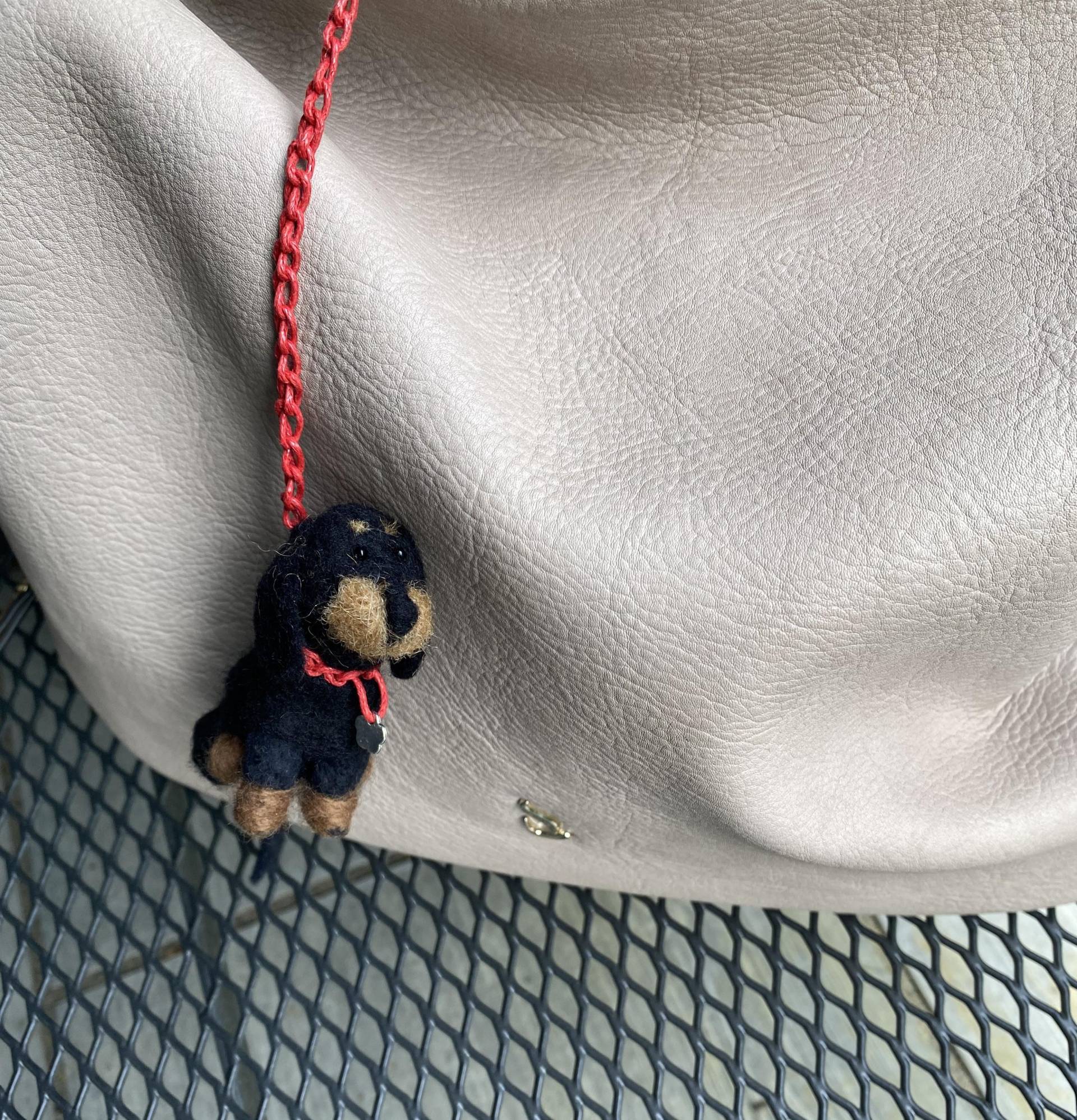 Taschen-Charmanhänger , Rucksackanhänger Dackel, Anhänger Spiegelanhänger Für Das Auto, Rauhaardackel Figur, Kein Kinderspielzeug Taschen-Charmanhänger , Rucksackanhänger Dackel, Anhänger Spiegelanhänger Für Das Auto, Rauhaardackel Figur, Kein Kinderspielzeug von Drachekreativverfilz