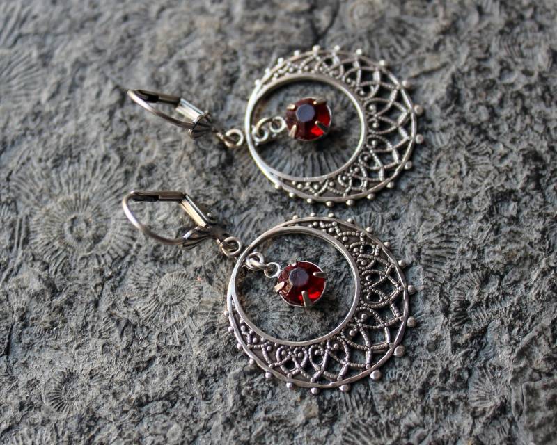 Cabochon-Ohrhänger Morgana Rot | Silber Vintage von Drachenfliege