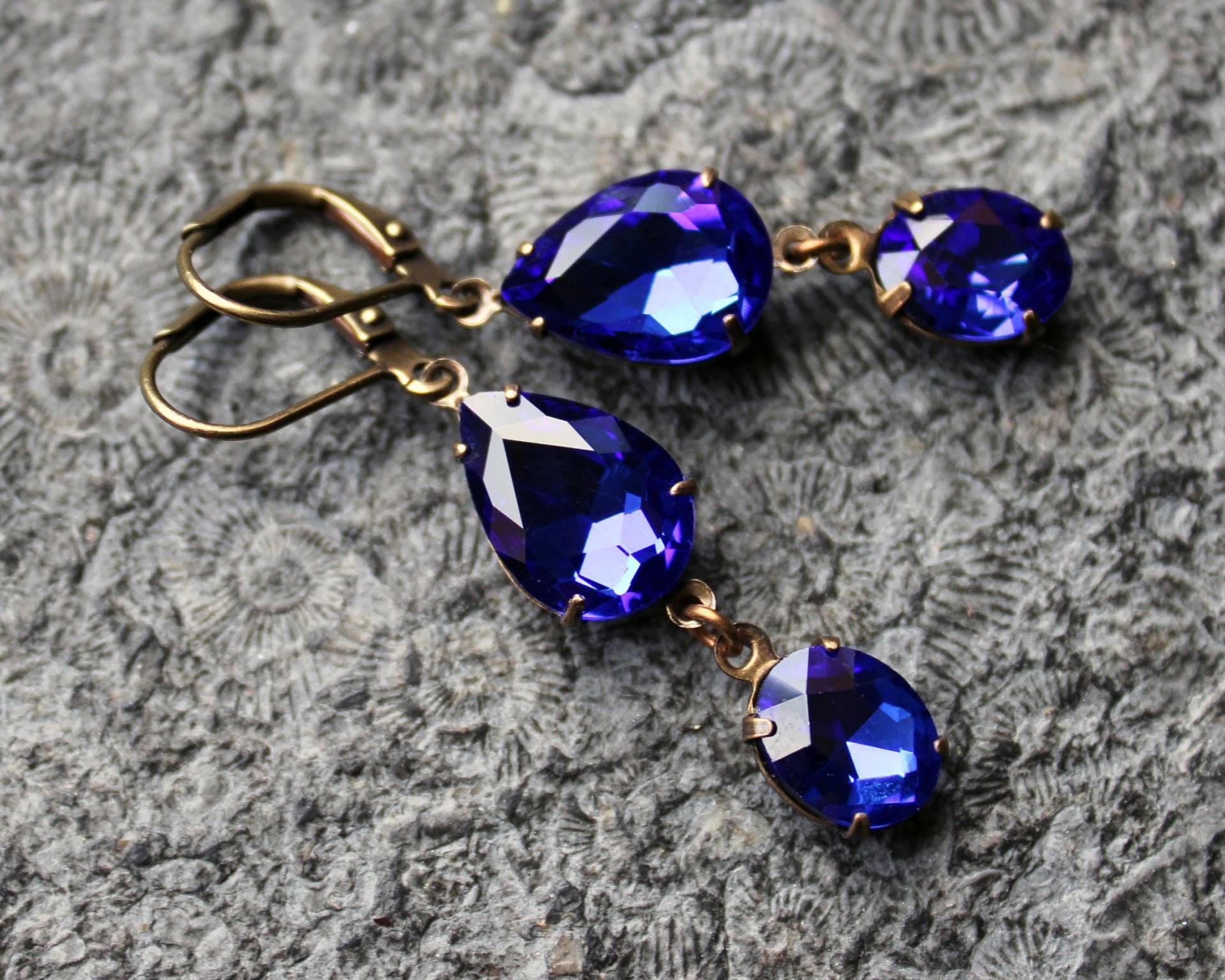 Cabochon-Ohrhänger Simply Precious Royal Blau | Messing Vintage von Drachenfliege